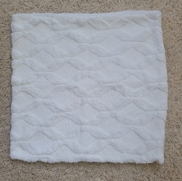 Fuzzy Furry White Pillow Cases Accent Throw Pillows Covers Home Decor Zip - Picture 2 of 4